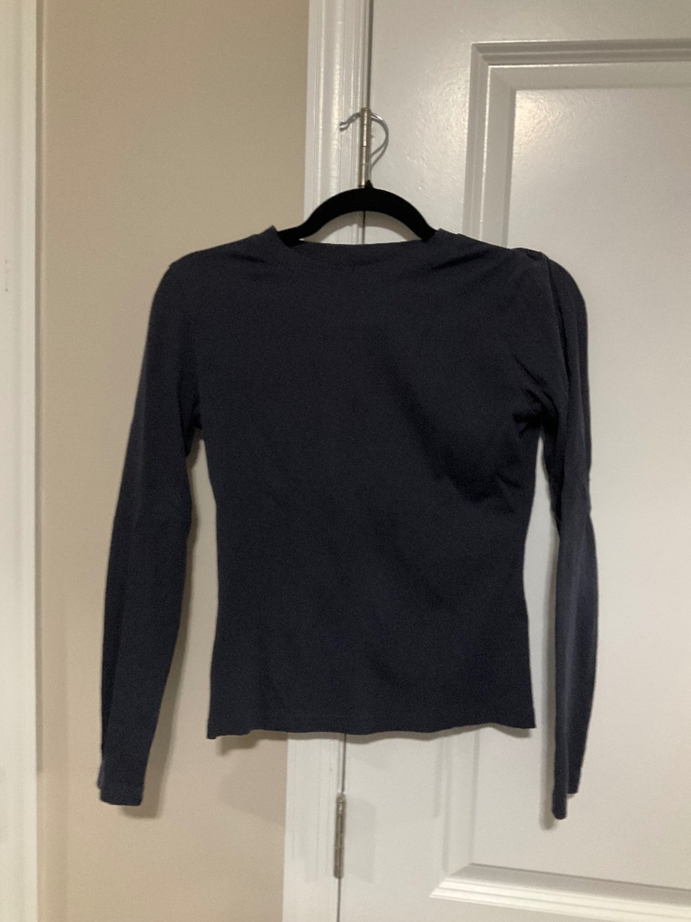 Meli off navy crew neck tee shirt small women EUC